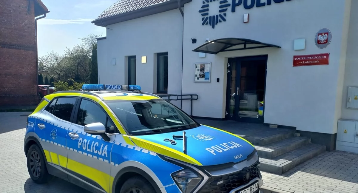 Akcja policji, potrafiła utrzymać prawidłowego jazdy Pijaną kobietę zatrzymał policjant służbie - zdjęcie, fotografia