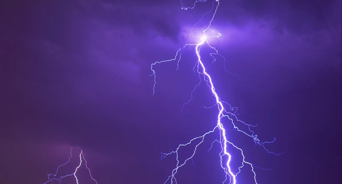 Komunikaty, Uwaga burze Wydano ostrzeżenie powiatu świeckiego - zdjęcie, fotografia