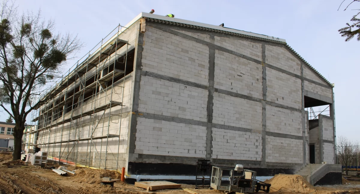 Inwestycje, Budują halę sportową Obiekt powstaje szkole - zdjęcie, fotografia