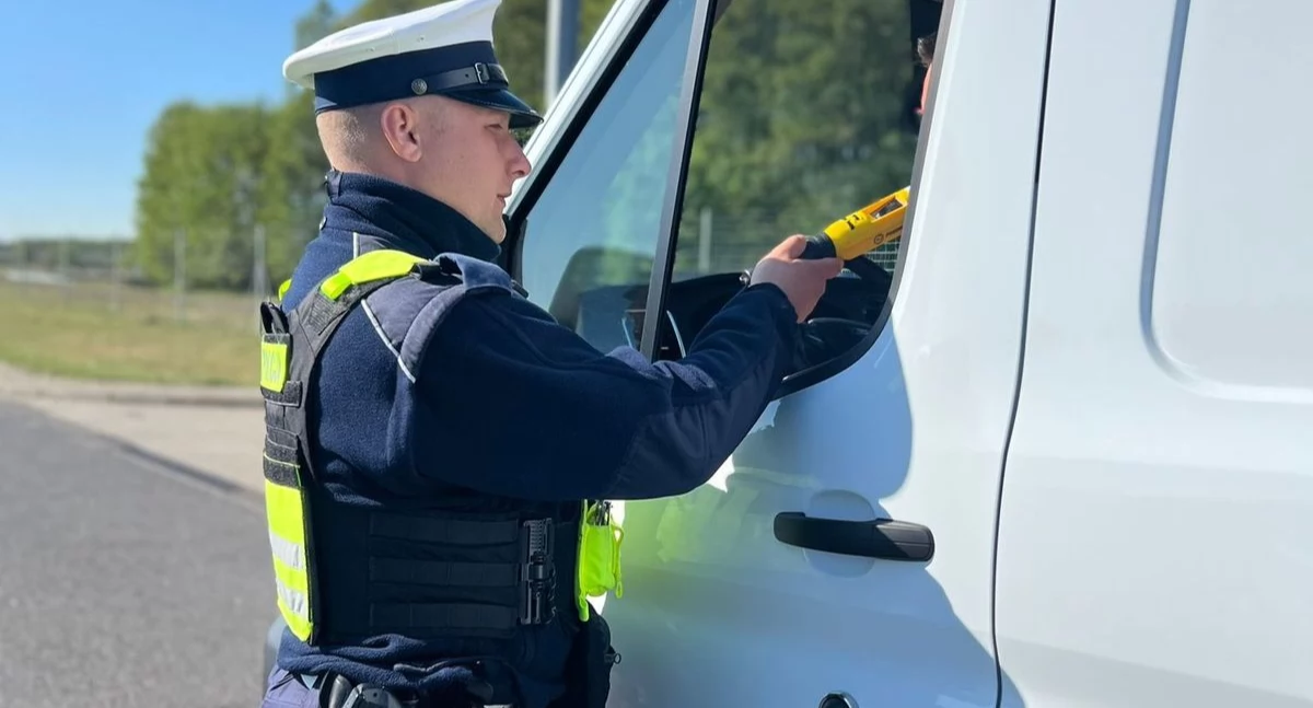 Akcja policji, kierowców dmuchało alkomat Policyjne podsumowanie akcji - zdjęcie, fotografia