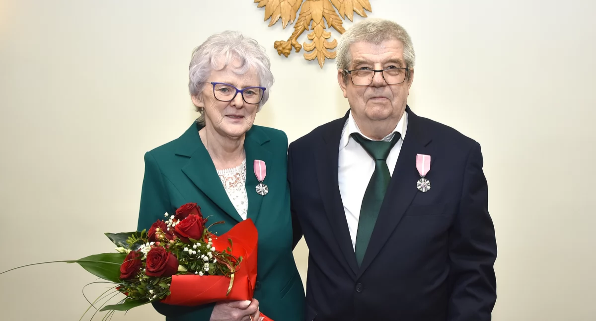 Para tygodnia, Państwo Krystyna Bogdan Imianowscy obchodzili jubileusz lecia pożycia małżeńskiego Zostały wręczone medale - zdjęcie, fotografia