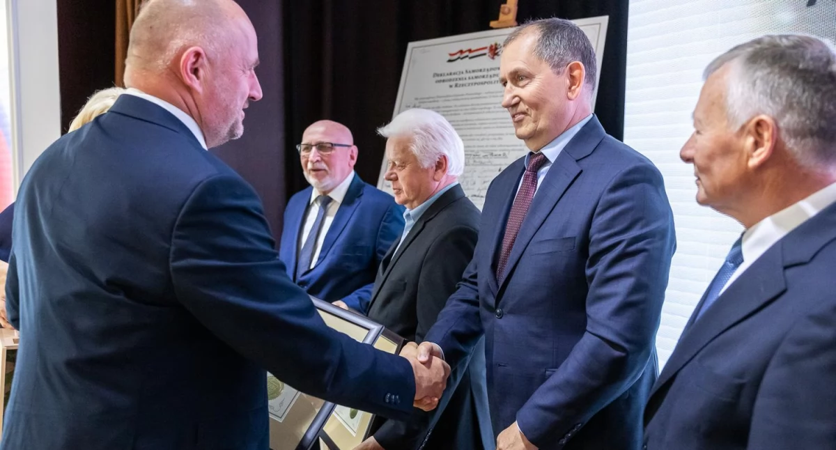 Samorząd, Samorządowcy naszego regionu docenieni Przez wiele pracują rzecz lokalnej społeczności - zdjęcie, fotografia