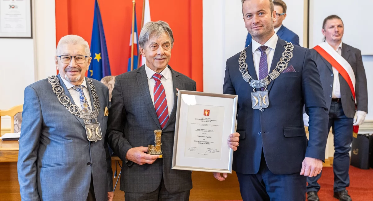 Samorząd, Tadeusz Pogoda honorowym obywatelem Gminy Świecie uroczysta sesja - zdjęcie, fotografia