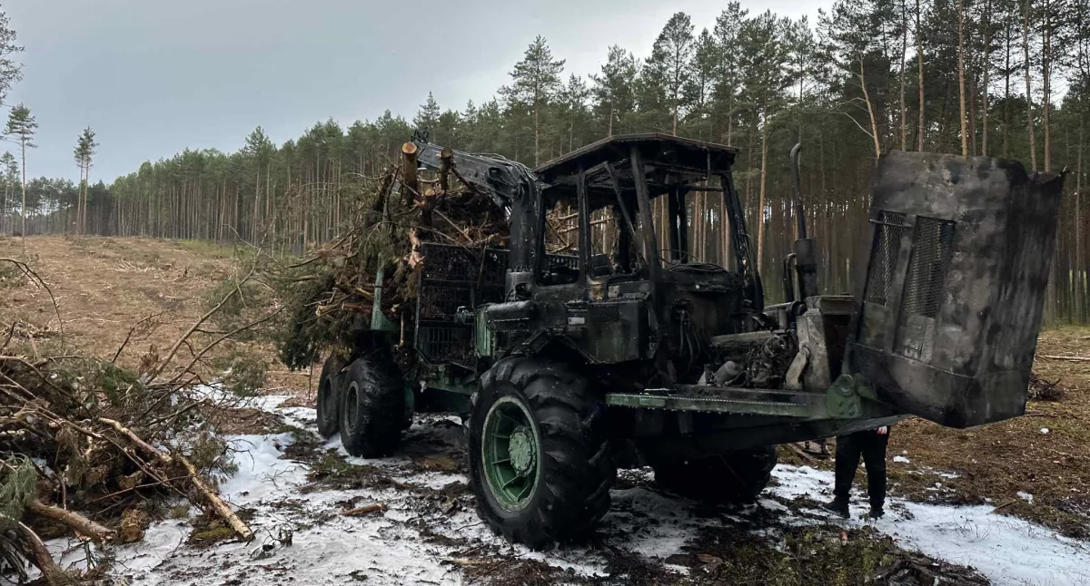 Pożar, Groźne zdarzenie podczas leśnych Zapaliła maszyna - zdjęcie, fotografia