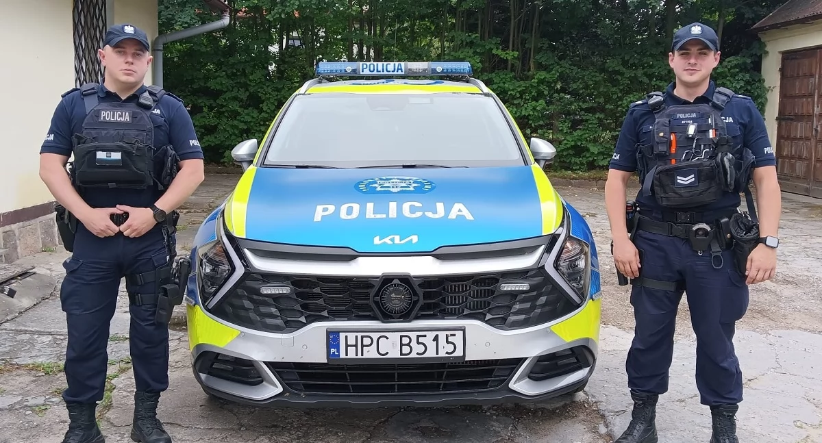 Akcja policji, Policyjna eskorta Mundurowi pomogli bezpiecznie dotrzeć szpitala - zdjęcie, fotografia