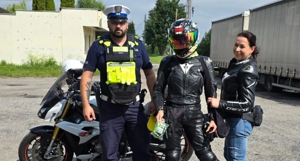 Akcja policji, Bezpieczny motocyklista Działania policjantów ruchu drogowego komendy Świeciu - zdjęcie, fotografia