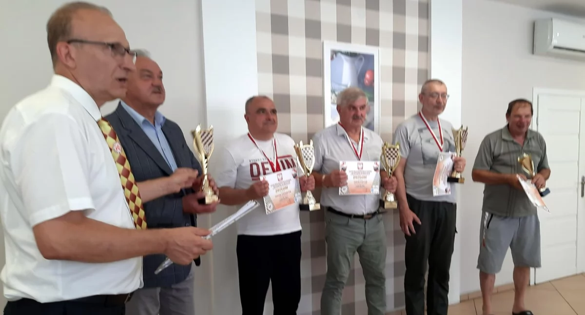 Warcaby, Mistrzostwa Polski Seniorów Starszych warcabach polowych Srebro brąz zawodników Razem Świecie - zdjęcie, fotografia