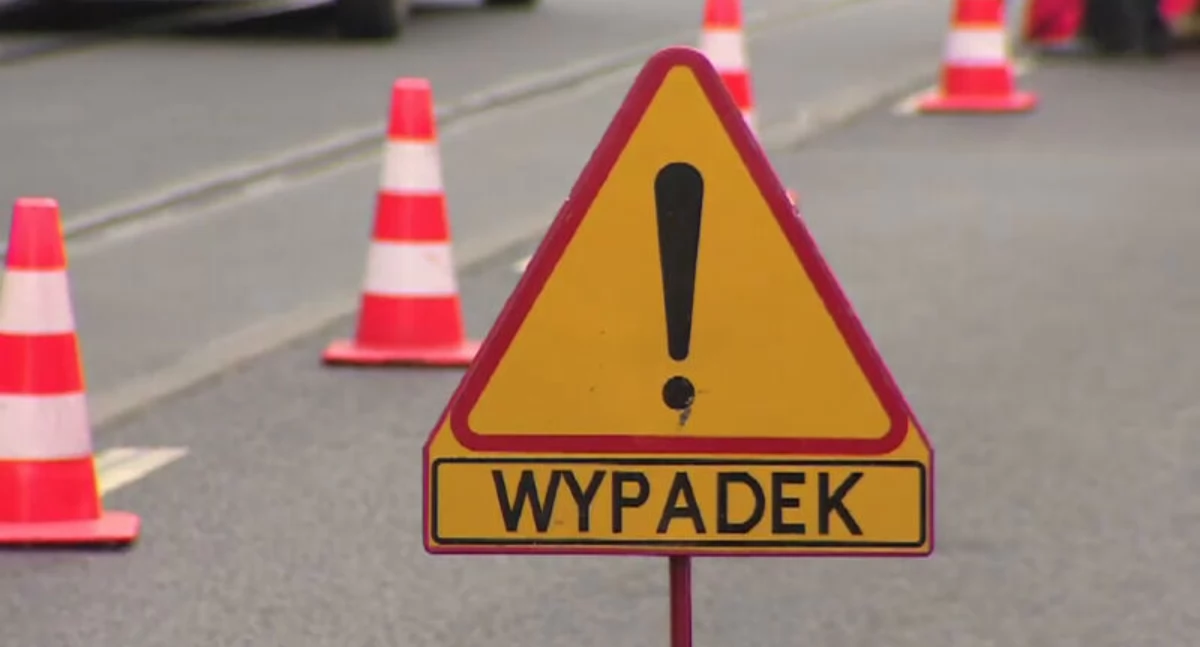 Wypadek drogowy, Zderzenie samochodu motocyklem Świeciu Jedna osoba ranna - zdjęcie, fotografia