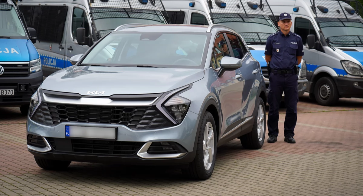 Inwestycje, Policjanci Świecia mają radiowóz sportage - zdjęcie, fotografia