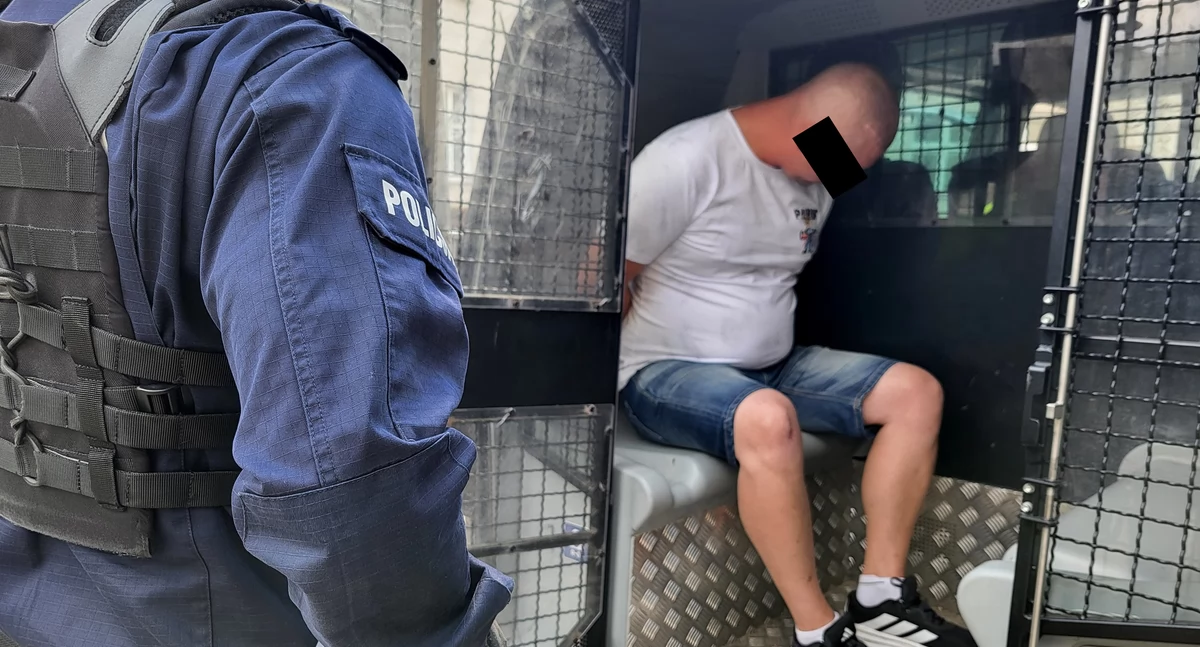 Akcja policji, Dalej pojechał Podróż przerwali policjanci - zdjęcie, fotografia