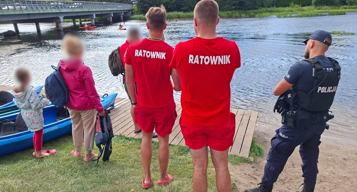 Akcja policji, Wakacje jeszcze zakończyły Służby nadal czuwają bezpieczeństwem - zdjęcie, fotografia