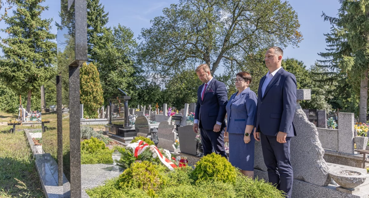 Uroczystości, święta i obchody, rocznica wybuchu wojny światowej gminie Świecie oddano hołd - zdjęcie, fotografia