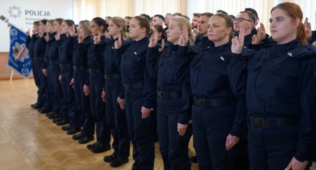 Uroczystości, święta i obchody, nowych policjantów złożyło ślubowanie trafi Świeciu - zdjęcie, fotografia