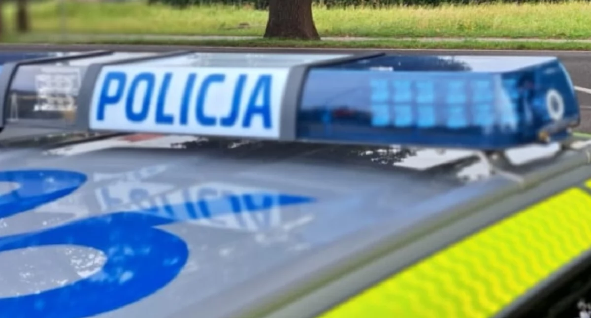 Piraci drogowi, Policjanci ruchu drogowego skontrolowali parking Świeciu Kierowca passata otrzymał mandatu - zdjęcie, fotografia