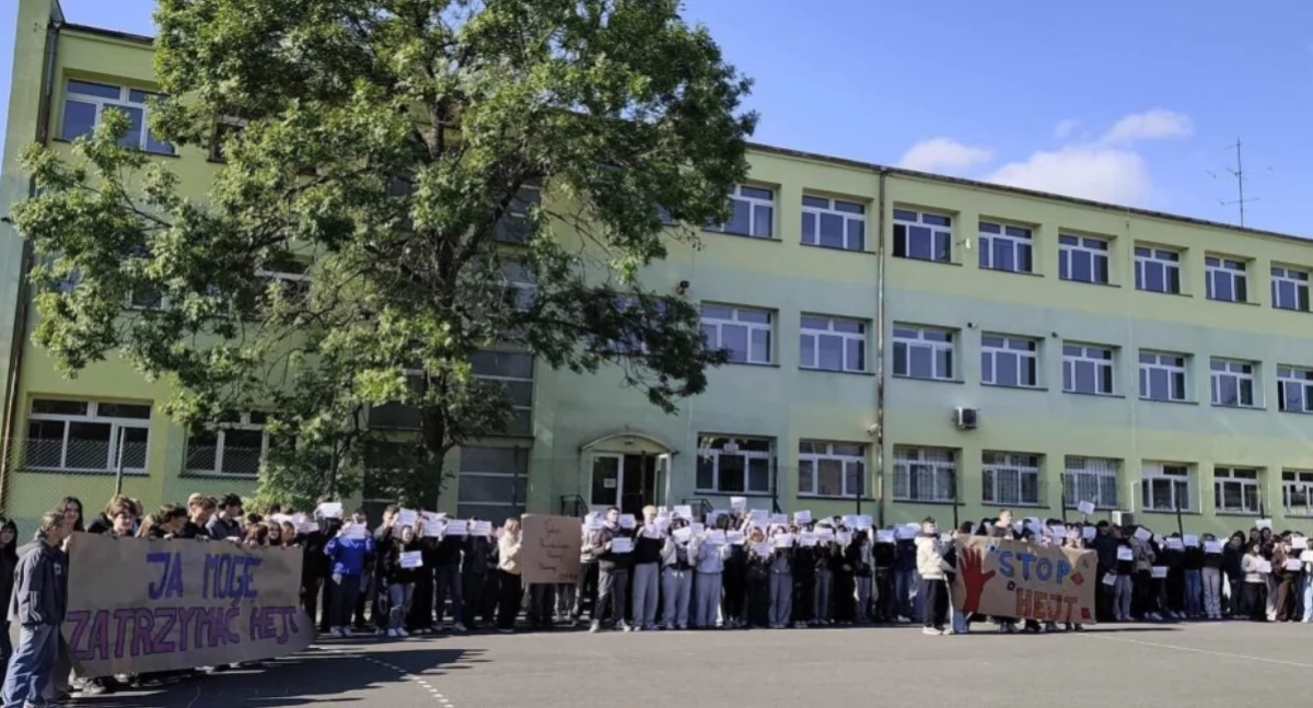 Edukacja, Uczniowie przeciwko hejtowi Pikieta - zdjęcie, fotografia