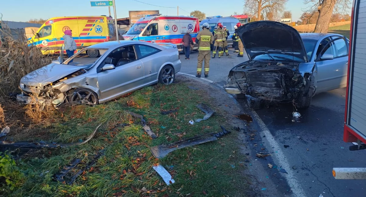 Wypadek drogowy, Wypadek skrzyżowaniu Serocku Zderzyły samochody - zdjęcie, fotografia