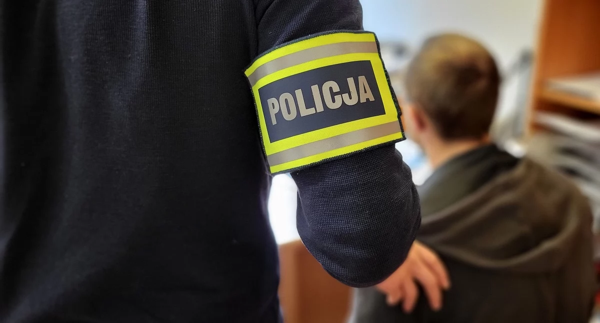 Narkotyki, Kierował wpływem narkotyków Policjanci przeszukali mieszkanie - zdjęcie, fotografia