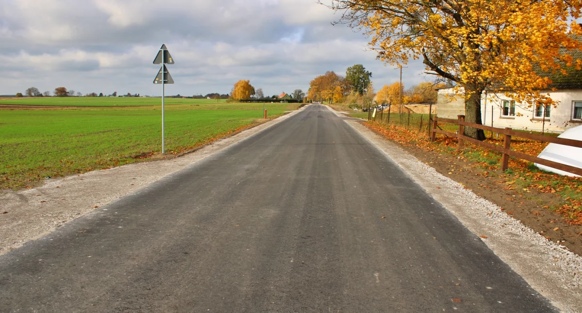 Inwestycje, Wygodniej Kawęcina Bramki Dywanik asfaltowy kolejnej drodze gminnej - zdjęcie, fotografia