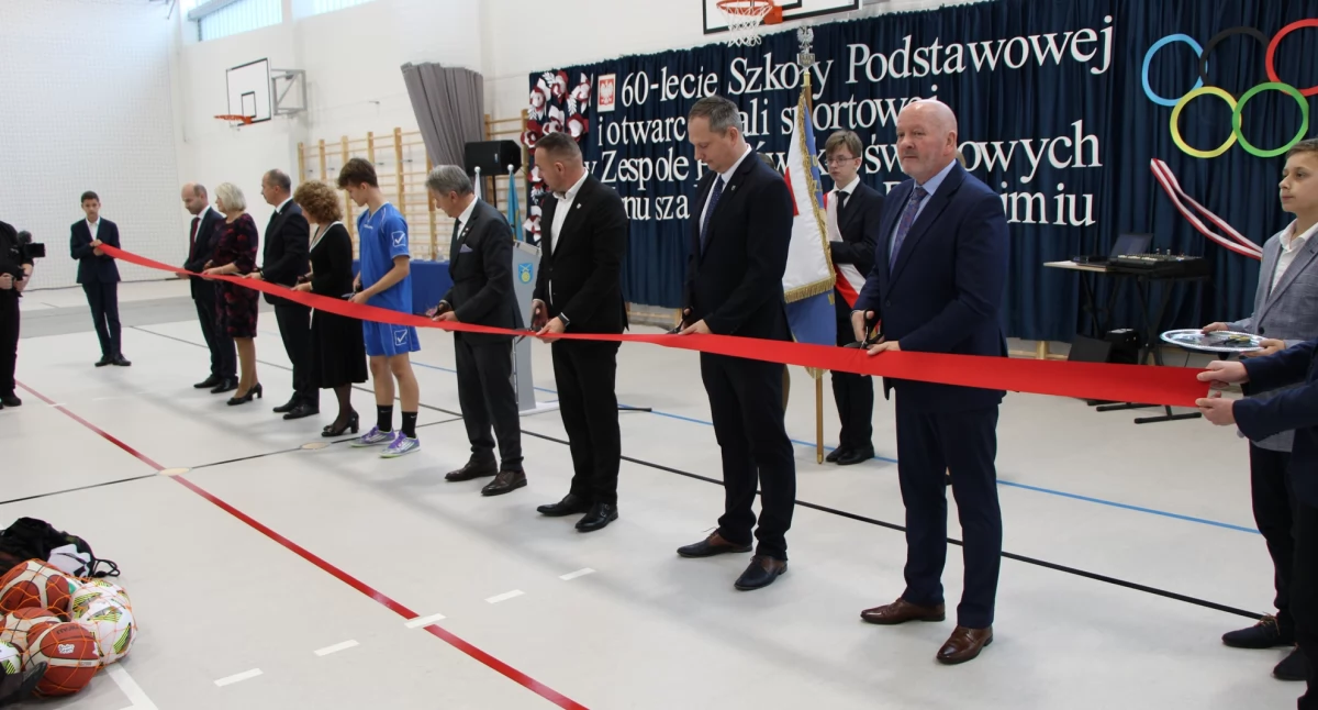 Uroczystości, święta i obchody, sportowa Drzycimiu uroczyście otwarta Świętowano jubileusz lecia szkoły - zdjęcie, fotografia