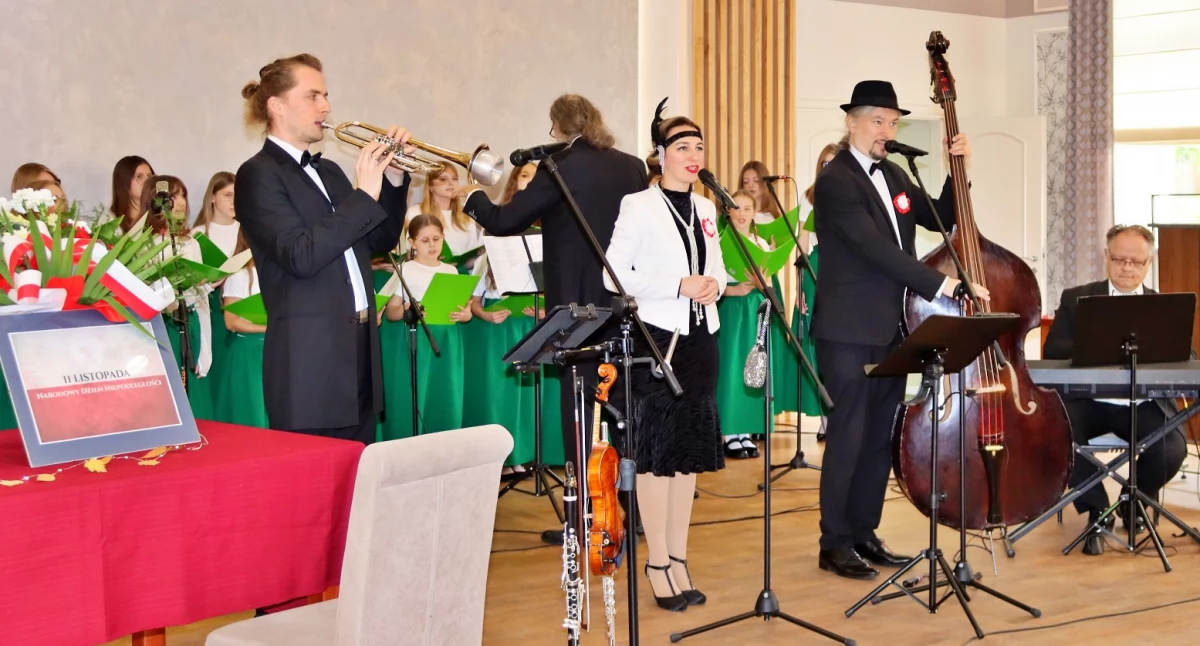 Uroczystości, święta i obchody, Święto Niepodległości gminie Bukowiec Była uroczysta święta piękny koncert - zdjęcie, fotografia
