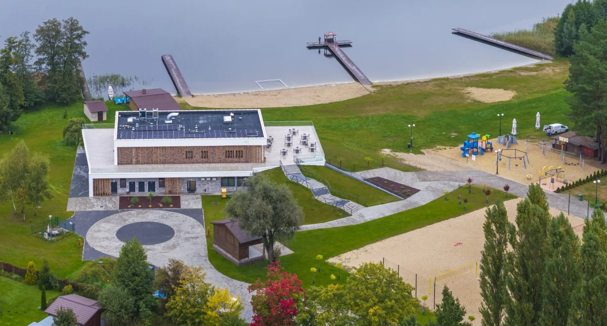 Inwestycje, Gmina Świecie otrzymała Nagrodę Specjalną budynek gastronomiczno szkoleniowy terenie Centrum Rekreacji Wypoczynku Deczno - zdjęcie, fotografia