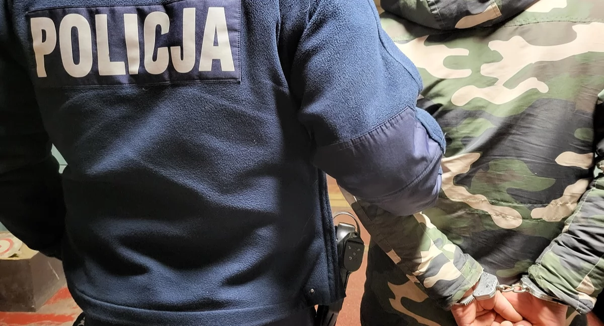 Poszukiwani, Policjanci służbie Rozpoznali mężczyznę który ukrywał przed wymiarem sprawiedliwości - zdjęcie, fotografia