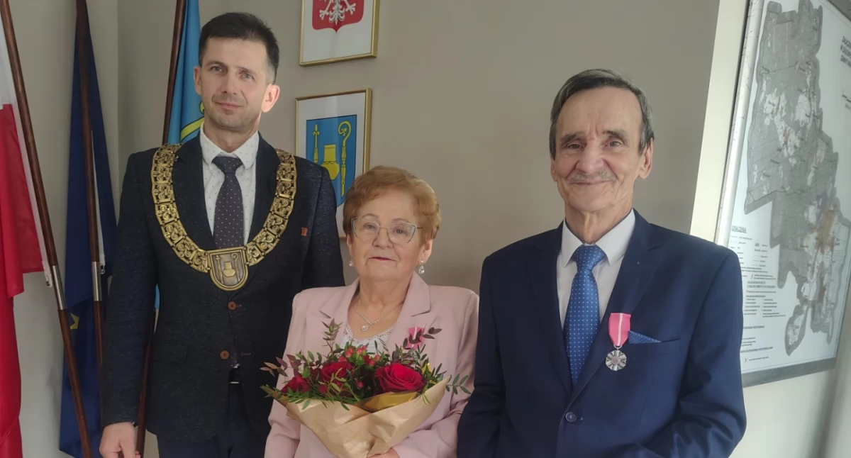 Jubileusz, Krystyna Tadeusz Graban odznaczeni Otrzymali Medale Długoletnie Pożycie Małżeńskie - zdjęcie, fotografia