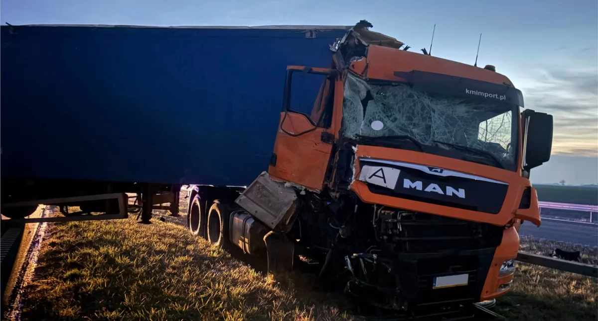 Wypadek drogowy, Groźny wypadek Zderzyły samochody ciężarowe - zdjęcie, fotografia