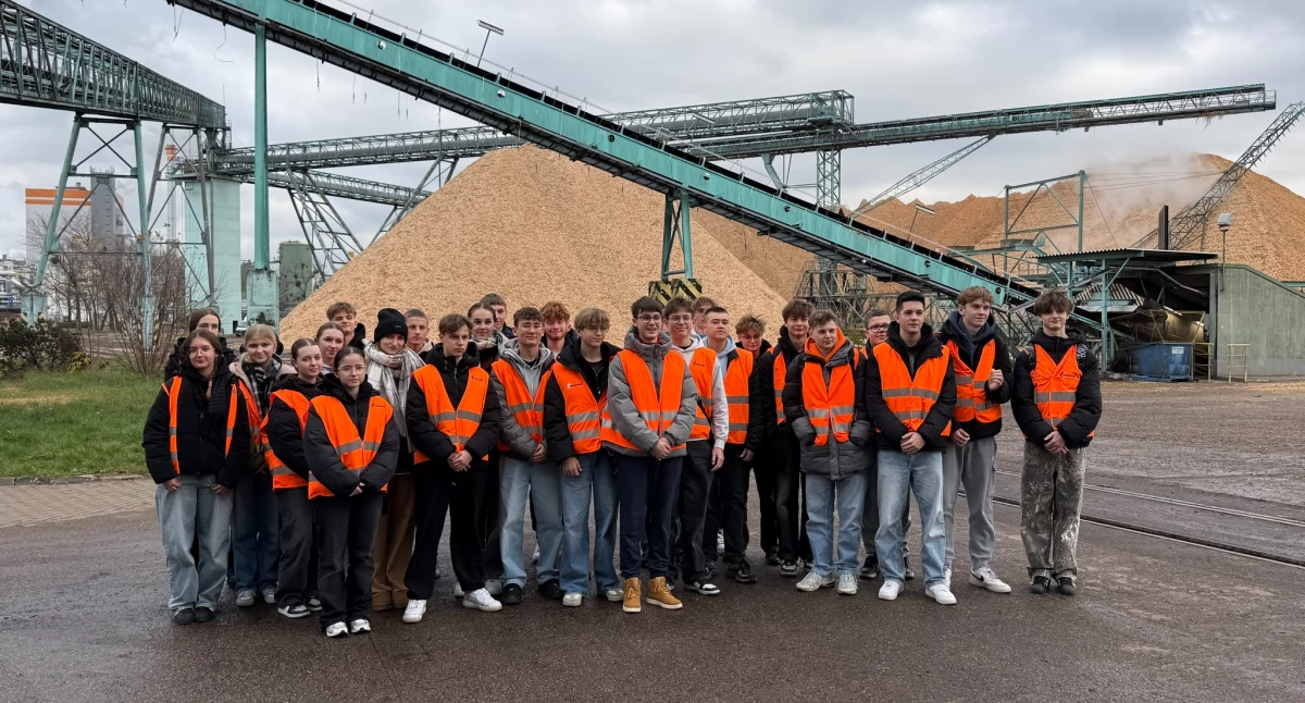 Edukacja, „Od włókna tektury” Wizyta uczniów zakładzie Mondi Świecie - zdjęcie, fotografia