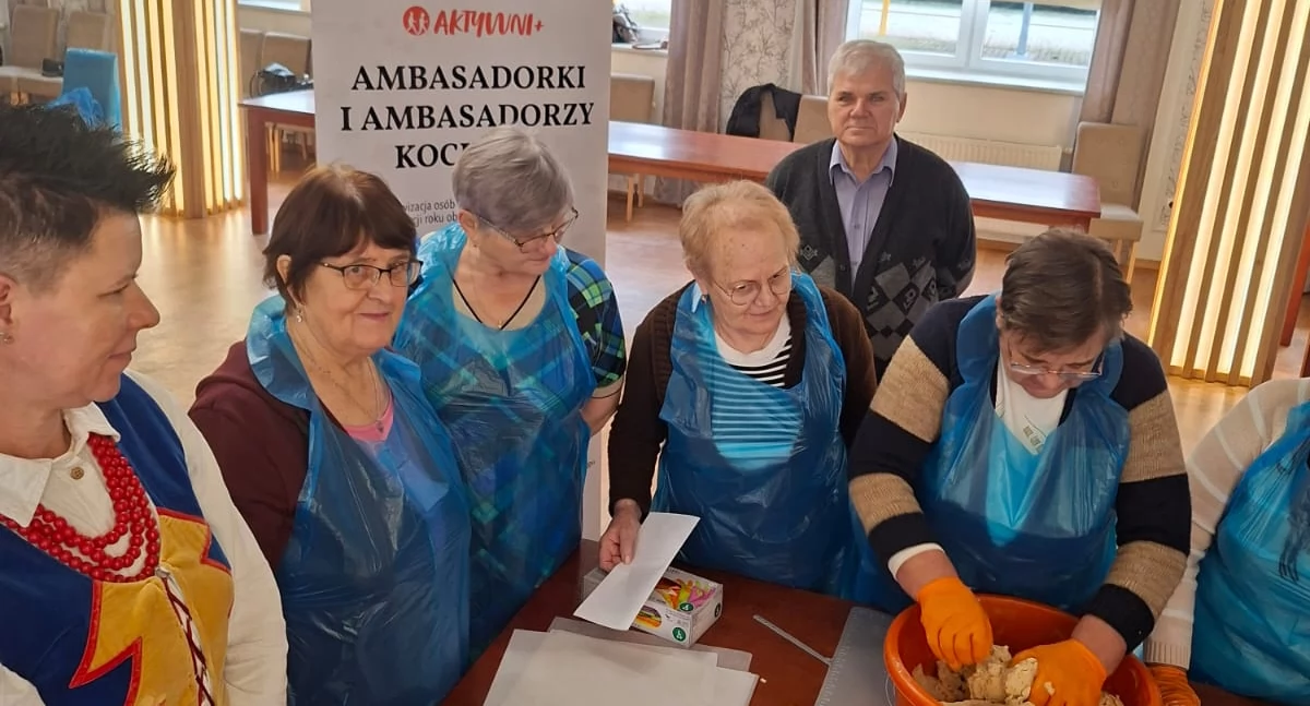 Warsztat, Bałabunowa biesiada papierowe lampiony klubie „Senior+” Bukowcu - zdjęcie, fotografia