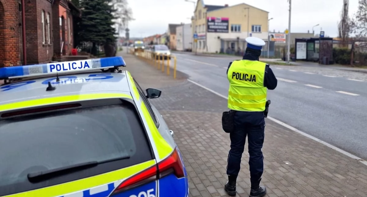 Akcja policji, Policjanci Świecia podsumowali świąteczny weekend drogach Funkcjonariusze reagowali łamanie prawa przez kierujących pieszych - zdjęcie, fotografia