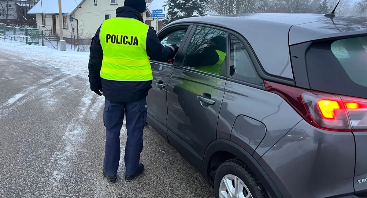 Akcja policji, Kolejna akcja policji drogach powiatu alkomat dmuchało kierowców - zdjęcie, fotografia