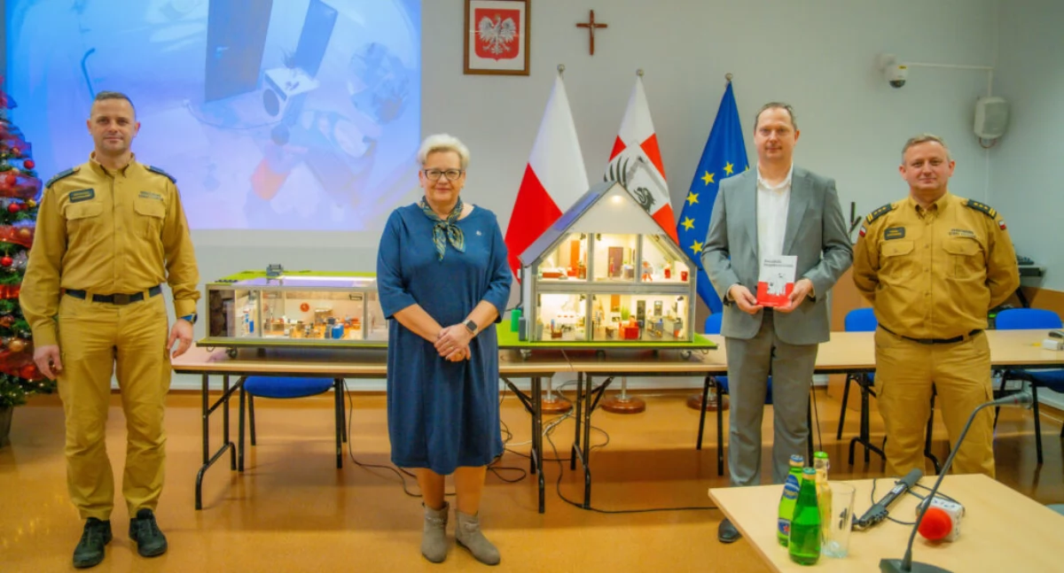 Pożar, Symulator Zagrożeń Pożarowych trafił strażaków „Inwestycja ratowanie życia” - zdjęcie, fotografia