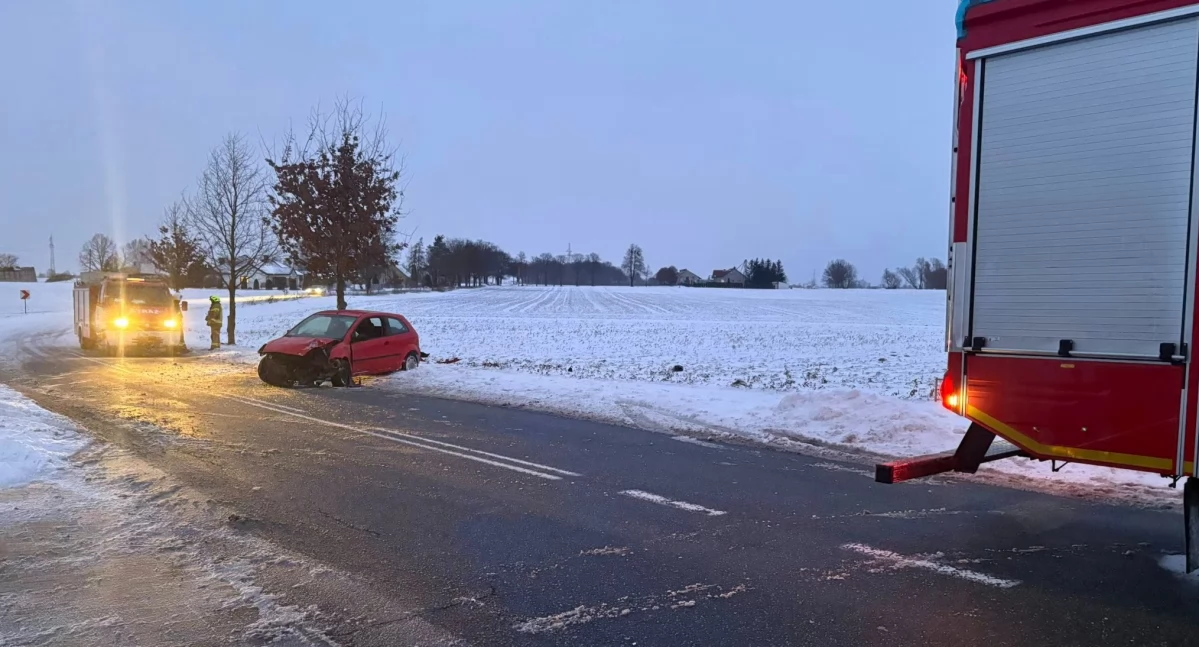Wypadek drogowy, Kolejna kolizja powiecie świeckim Obowiązuje ostrzeżenie meteorologiczne - zdjęcie, fotografia