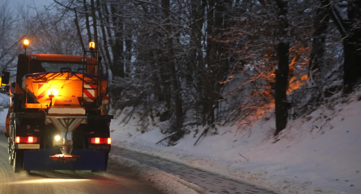 Komunikaty, Zapowiadane marznące opady deszczu Zarząd Dróg Wojewódzkich wydał komunikat - zdjęcie, fotografia