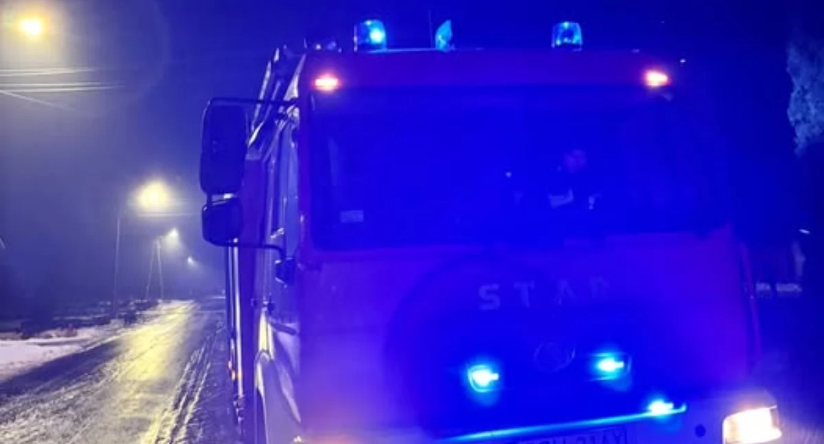 Akcja straży, powietrzu unosiła specyficzna miejsce wezwano strażaków - zdjęcie, fotografia