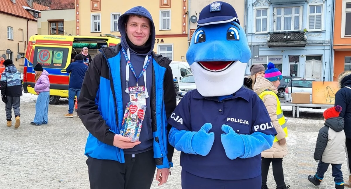 Pomoc potrzebna, Policjanci Świecie zabezpieczali tegoroczny Finał WOŚP aktywnie włączyli akcję - zdjęcie, fotografia