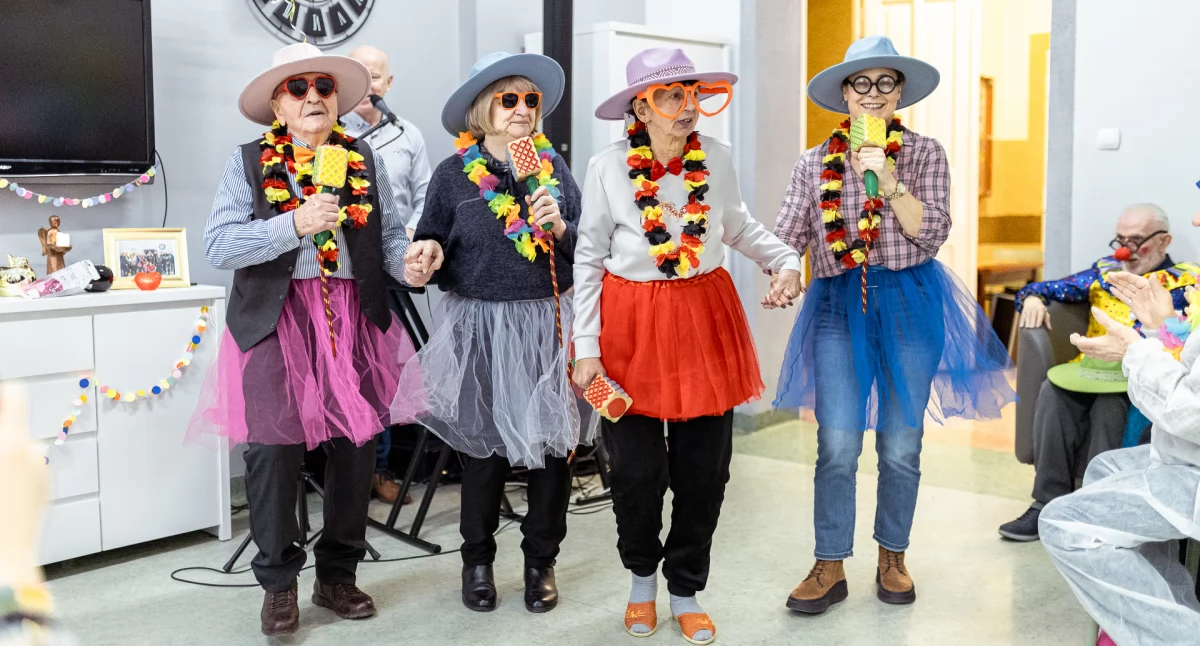 Na zdjęciu uczestnicy balu karnawałowego w Dziennym Domu Pomocy w Świeciu fot. Rafał Skoczylas