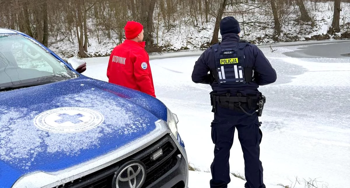 Na zdjęciu policja oraz ratownicy WOPR podczas wspólnych patroli