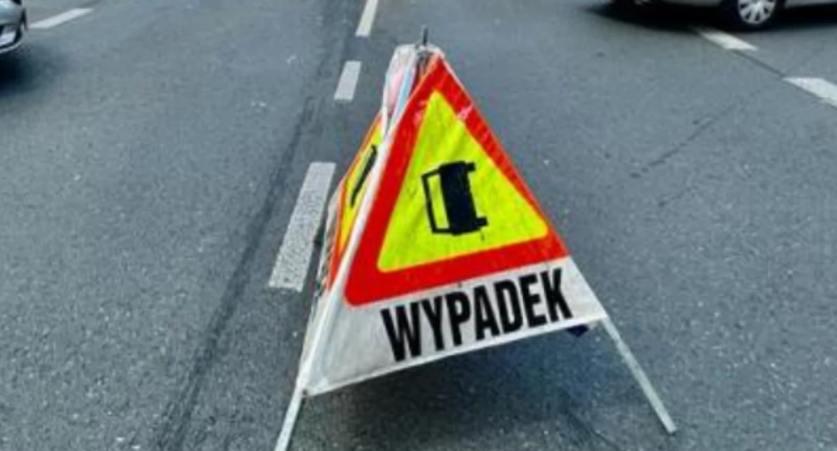 Wypadek drogowy, Wypadek trasie Świecie Tuchola Jedna osoba trafiła szpitala - zdjęcie, fotografia