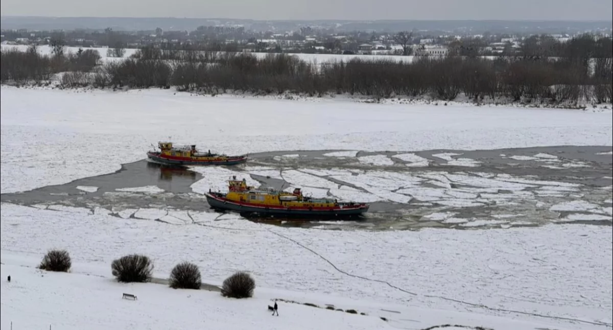 Na fotografii lodołamacze w okolicach Grudziądza fot. Maciej Glamowski