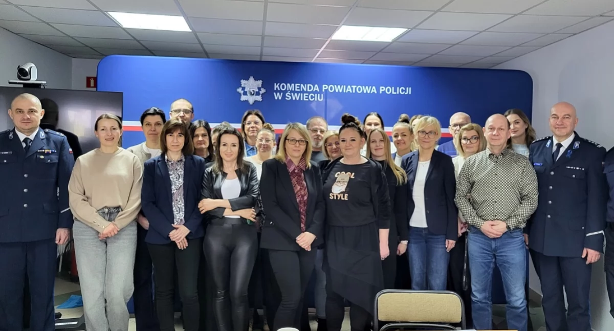 Na fotografii pracownicy cywilni Komendy Powiatowej w Policji w Świeciu