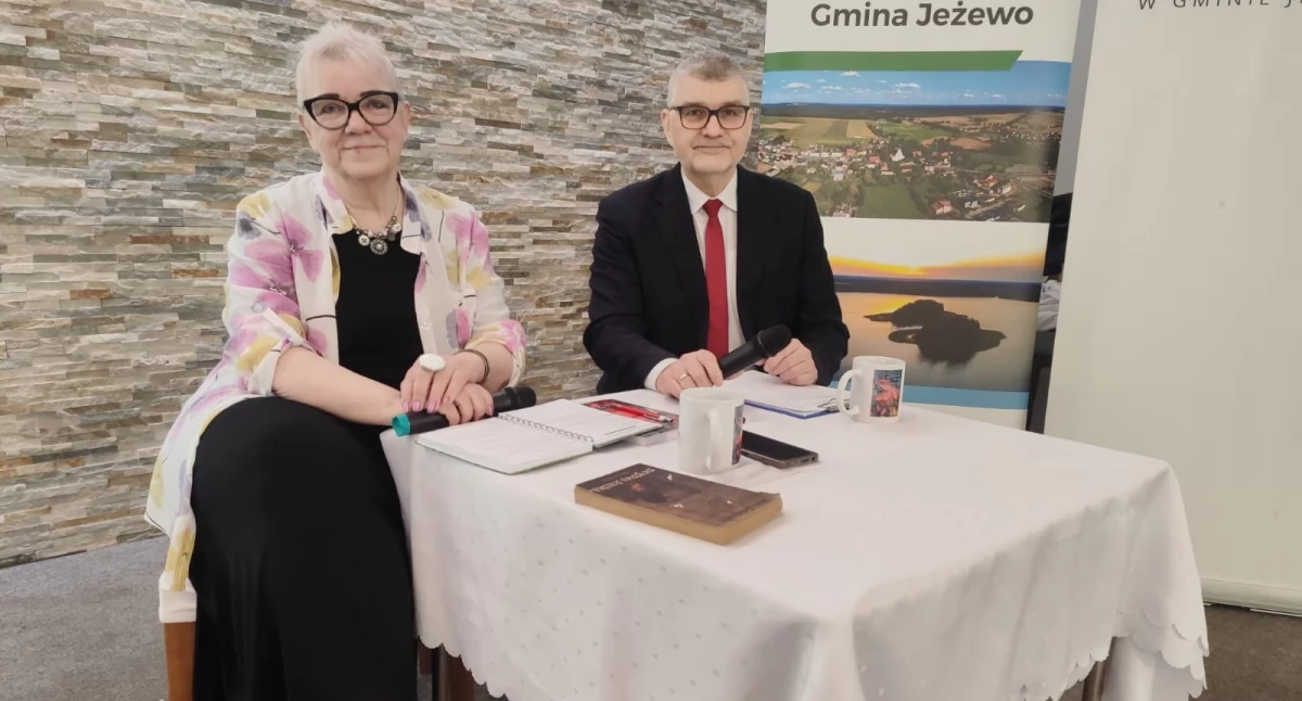 Książki, pisanie i literatura, Spotkanie autorskie Jolantą Piekarską Jeżewie Wieczór znakiem refleksji szczerości rozmów - zdjęcie, fotografia