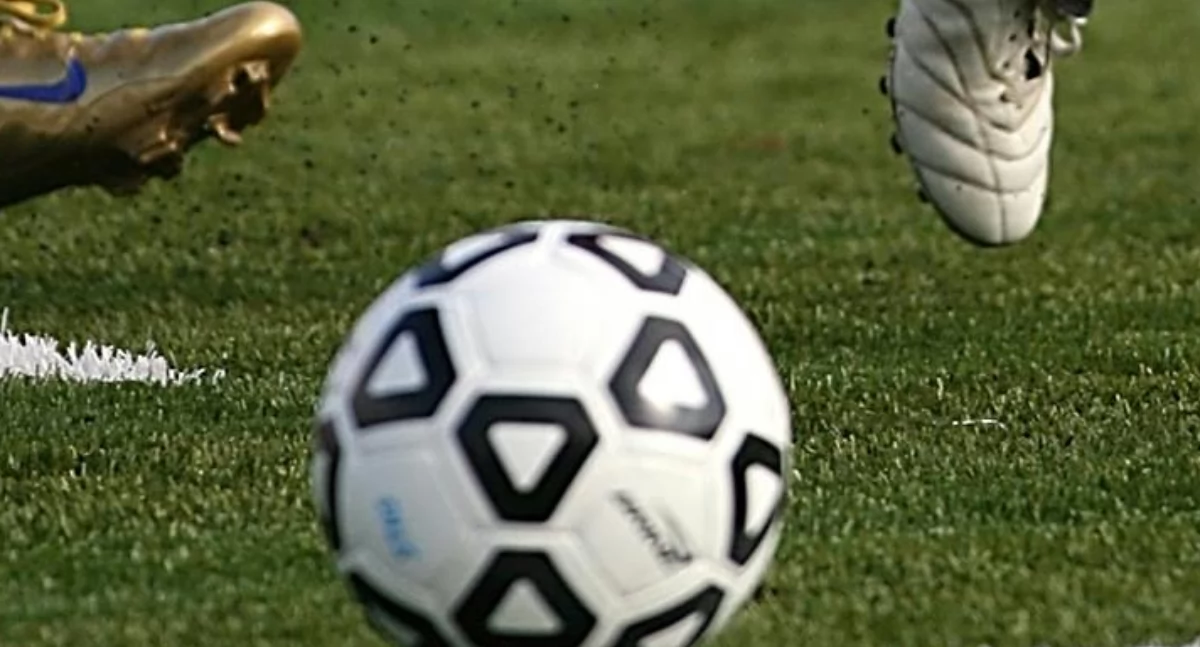 Piłka nożna, Start rundy wiosennej weekend gdzie zmierzy Świecie - zdjęcie, fotografia