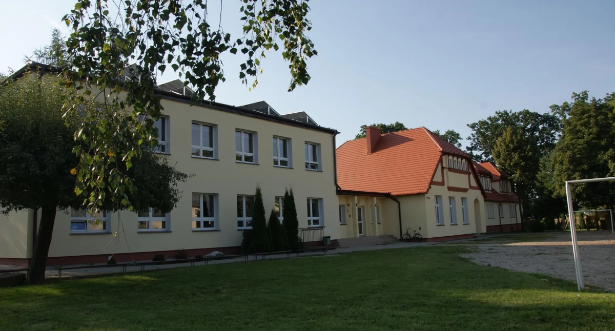 Edukacja, stanie budynkiem Łowinku zamknięciu szkoły Gmina - zdjęcie, fotografia