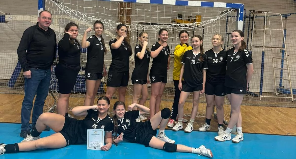 Pozostałe sporty, Sukces piłkarek ręcznych Świekatowa Awans półfinału - zdjęcie, fotografia
