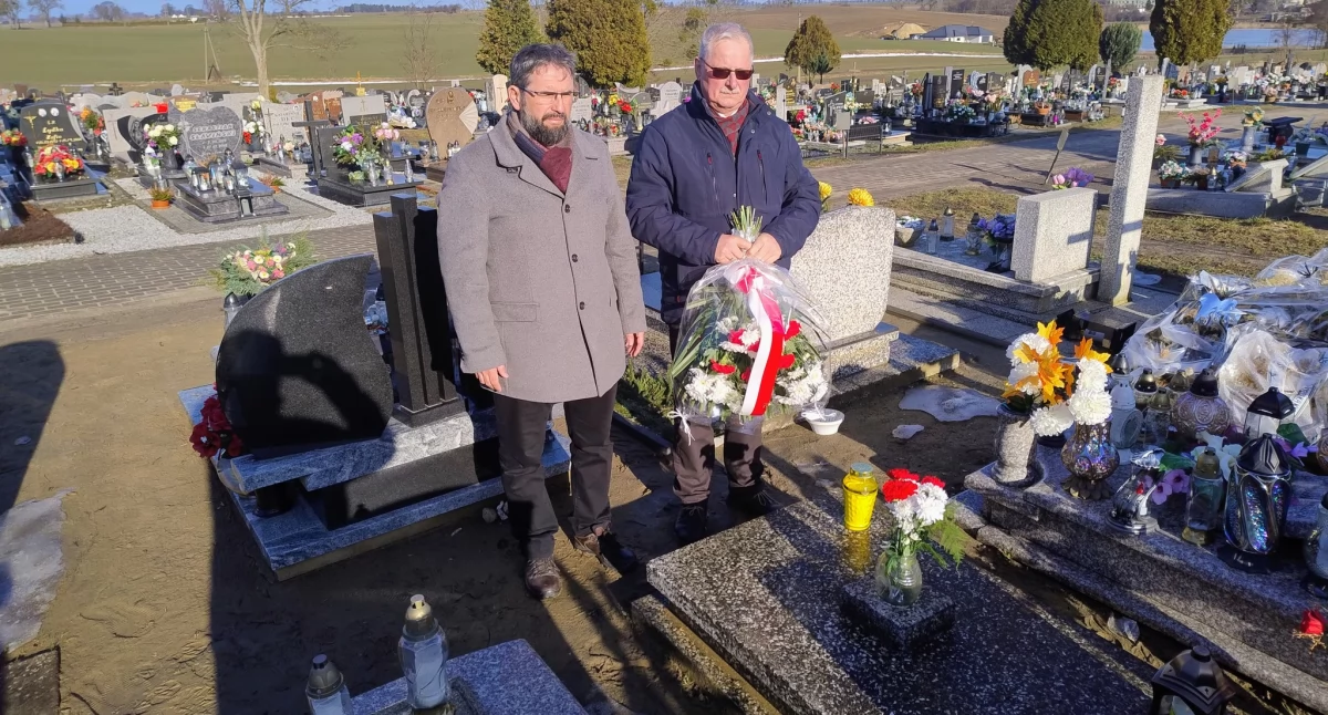 Historia, Nowem pamiętają Żołnierzach Wyklętych Lokalne władze wizytą cmentarzu - zdjęcie, fotografia