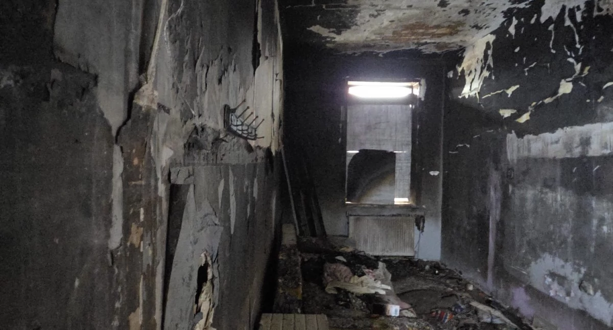 Na fotografii stan mieszkania przy ul. Ogrodowej w Świeciu po pożarze