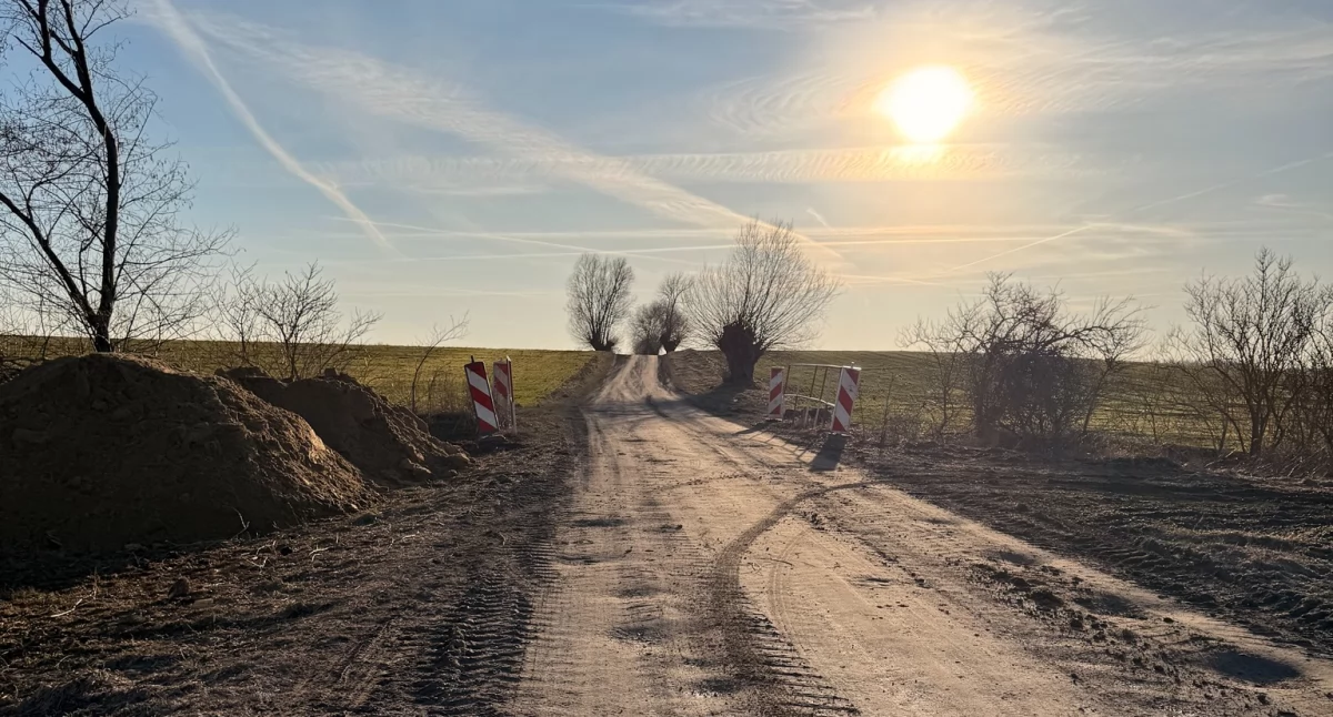Inwestycje, Rozpoczęli budowę drogi Koszt prawie - zdjęcie, fotografia