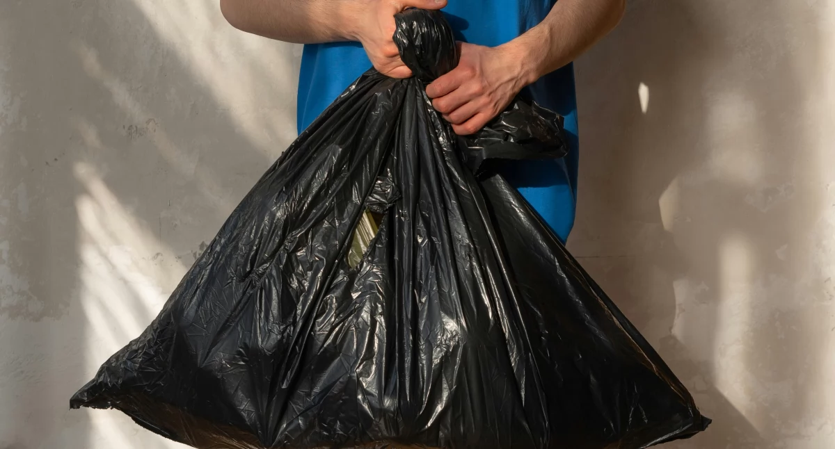 Prąd, woda, ogrzewanie, śmieci i opłaty, Mieszkańcy gminy Dragacz krytycznie podwyżce odbiór odpadów tłumaczy wójt - zdjęcie, fotografia